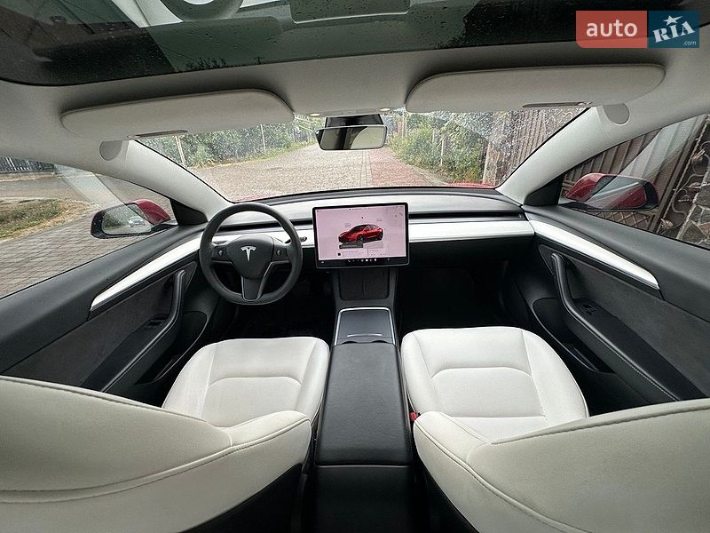 Седан Tesla Model 3 2022 в Львове