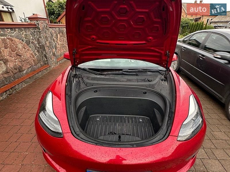 Седан Tesla Model 3 2022 в Львові