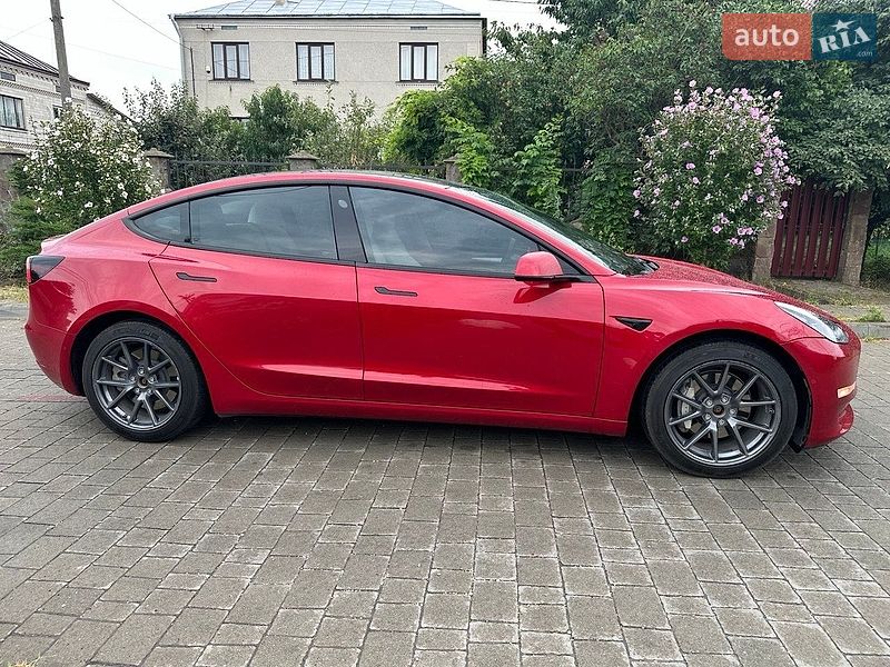 Седан Tesla Model 3 2022 в Львові