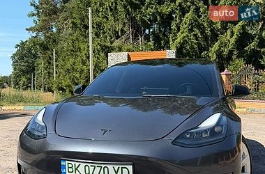 Седан Tesla Model 3 2022 в Сарнах