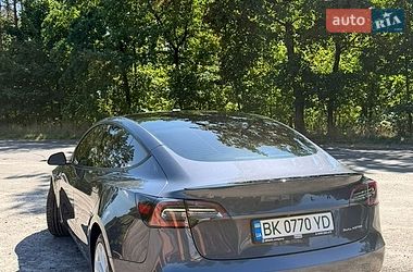 Седан Tesla Model 3 2022 в Сарнах