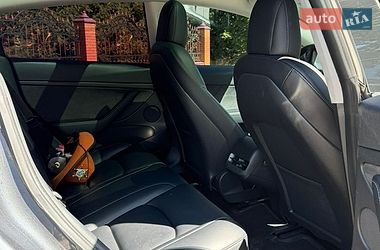 Седан Tesla Model 3 2022 в Сарнах