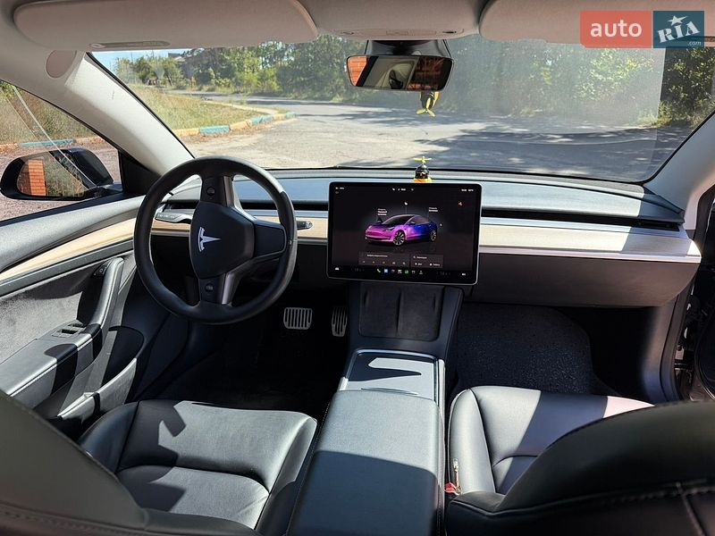 Седан Tesla Model 3 2022 в Сарнах