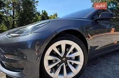 Седан Tesla Model 3 2022 в Сарнах