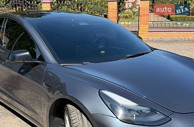 Седан Tesla Model 3 2022 в Сарнах