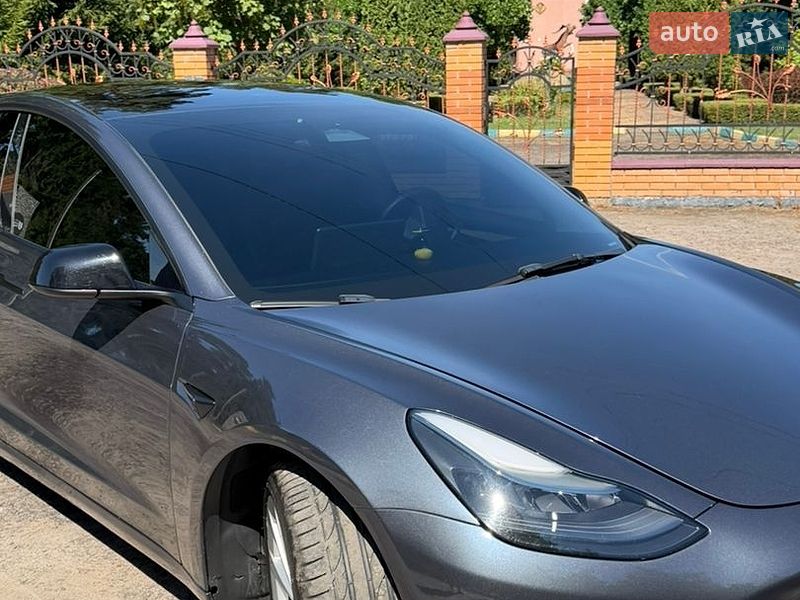 Седан Tesla Model 3 2022 в Сарнах