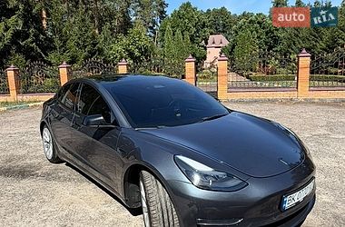 Седан Tesla Model 3 2022 в Сарнах