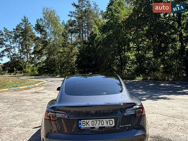 Седан Tesla Model 3 2022 в Сарнах