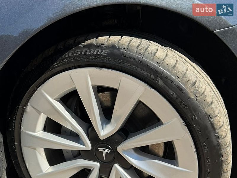 Седан Tesla Model 3 2022 в Сарнах