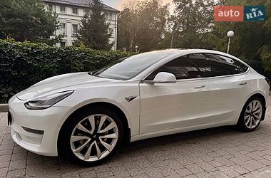 Седан Tesla Model 3 2020 в Львові