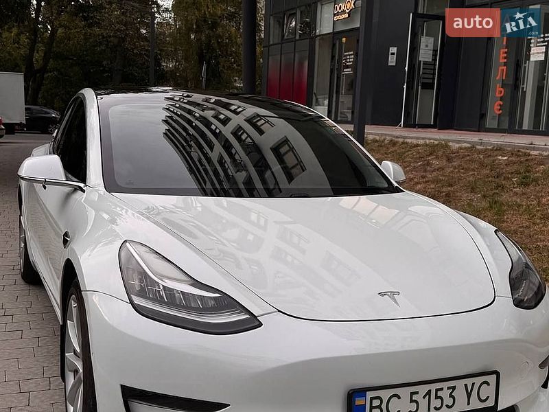 Седан Tesla Model 3 2020 в Львові