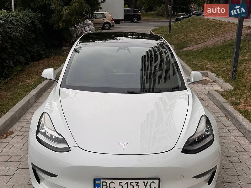 Седан Tesla Model 3 2020 в Львові