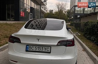 Седан Tesla Model 3 2020 в Львові