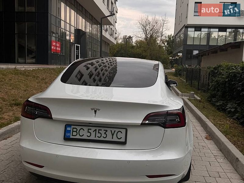 Седан Tesla Model 3 2020 в Львові
