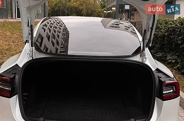 Седан Tesla Model 3 2020 в Львові