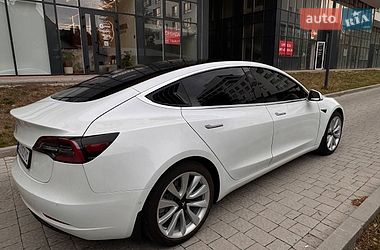 Седан Tesla Model 3 2020 в Львові