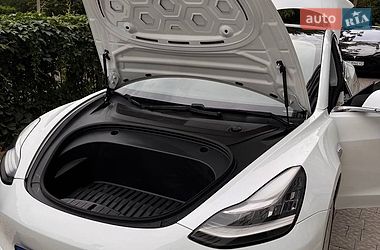 Седан Tesla Model 3 2020 в Львові