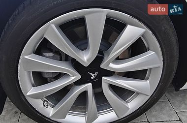 Седан Tesla Model 3 2020 в Львові