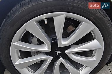 Седан Tesla Model 3 2020 в Львове