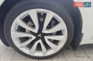 Седан Tesla Model 3 2020 в Львові