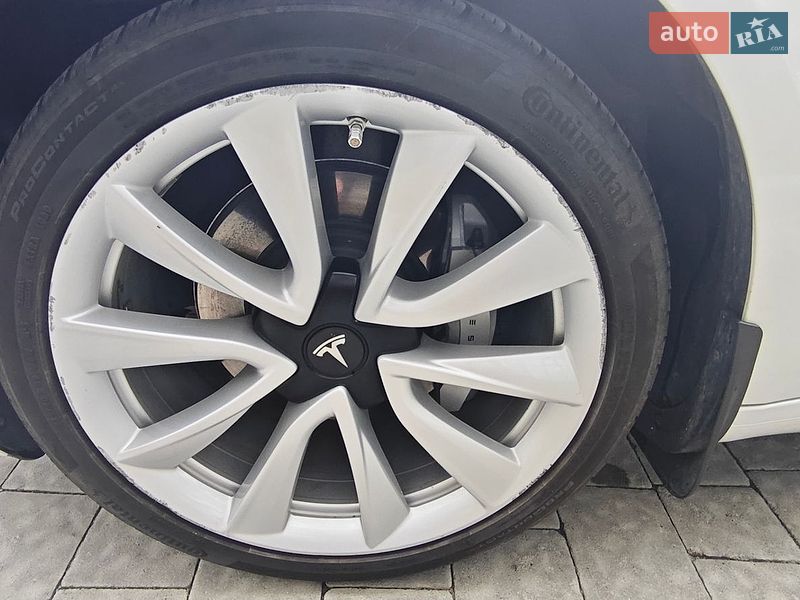 Седан Tesla Model 3 2020 в Львові