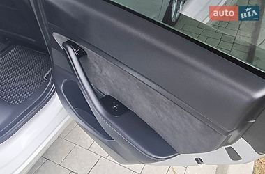 Седан Tesla Model 3 2020 в Львове