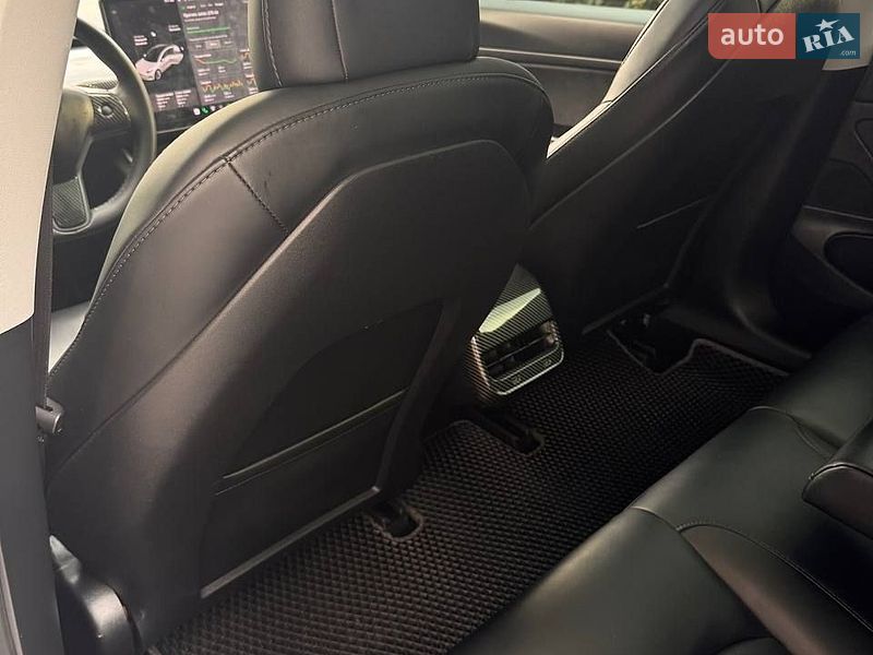 Седан Tesla Model 3 2020 в Львові
