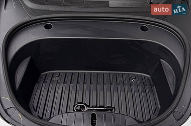 Седан Tesla Model 3 2020 в Львові