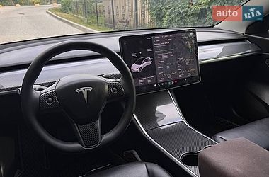 Седан Tesla Model 3 2020 в Львові