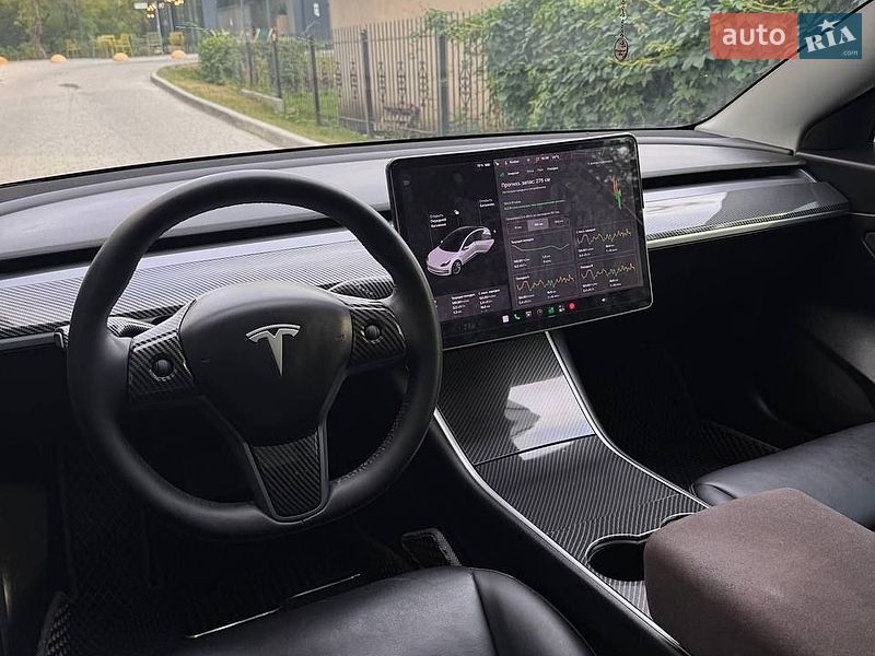Седан Tesla Model 3 2020 в Львові