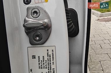 Седан Tesla Model 3 2020 в Львові