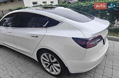 Седан Tesla Model 3 2020 в Львові