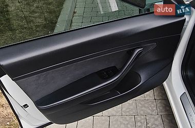 Седан Tesla Model 3 2020 в Львові