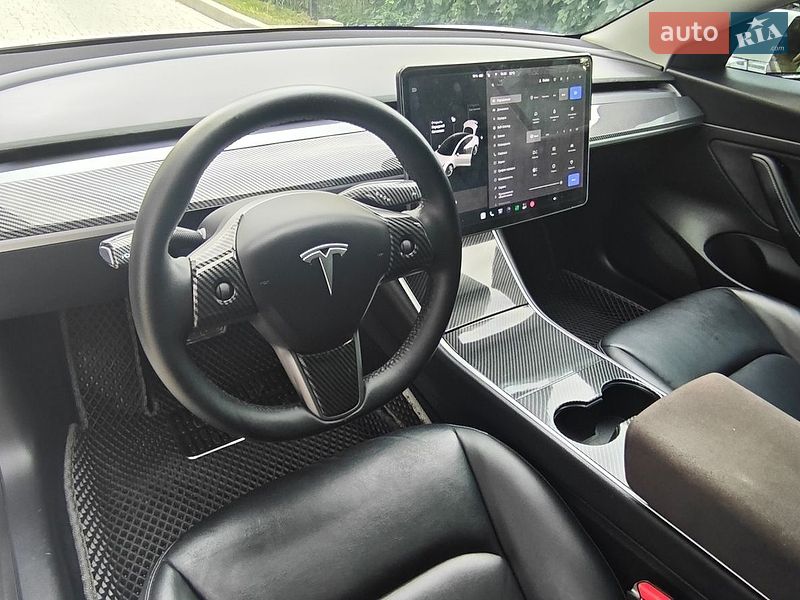 Седан Tesla Model 3 2020 в Львове