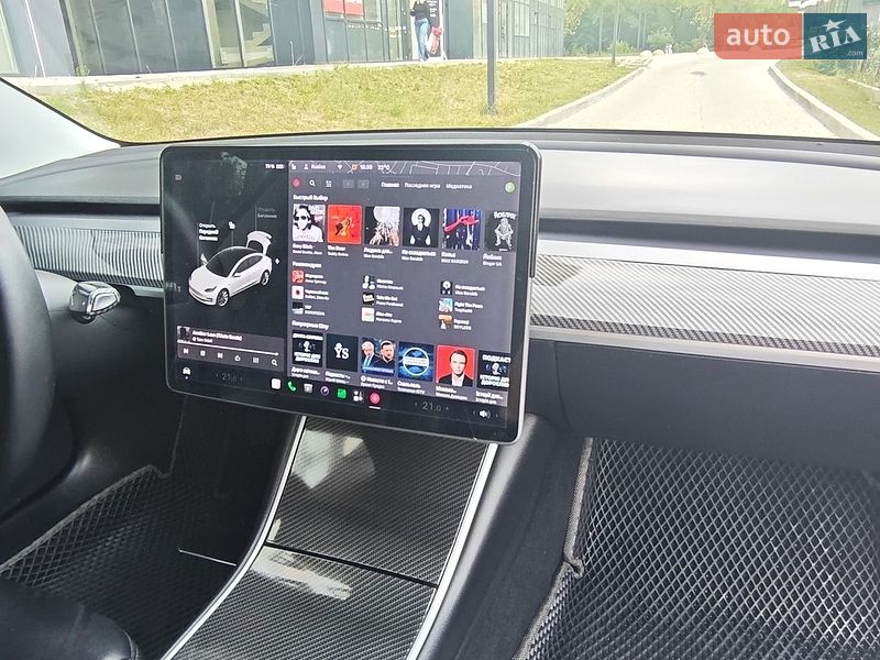 Седан Tesla Model 3 2020 в Львові