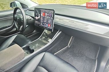 Седан Tesla Model 3 2020 в Львові