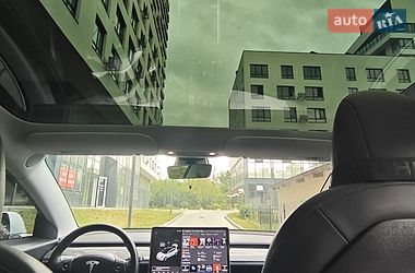 Седан Tesla Model 3 2020 в Львові