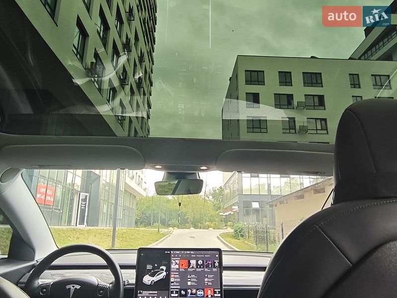 Седан Tesla Model 3 2020 в Львові