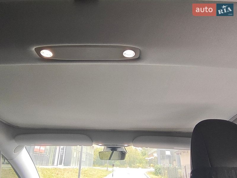 Седан Tesla Model 3 2020 в Львові
