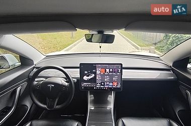 Седан Tesla Model 3 2020 в Львові