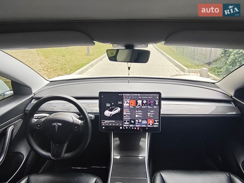 Седан Tesla Model 3 2020 в Львові