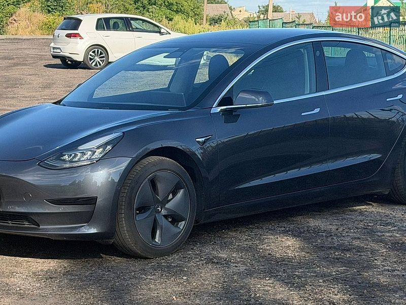 Седан Tesla Model 3 2019 в Ровно