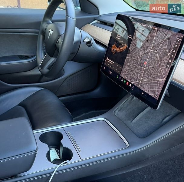 Седан Tesla Model 3 2019 в Ровно