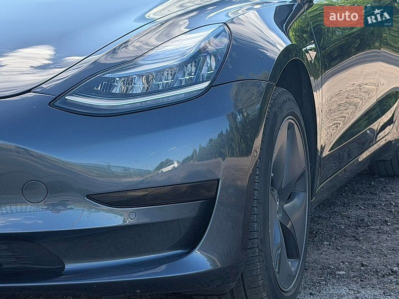 Седан Tesla Model 3 2019 в Ровно