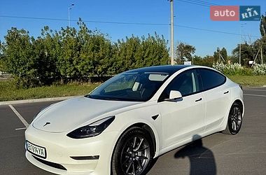 Седан Tesla Model 3 2022 в Виннице