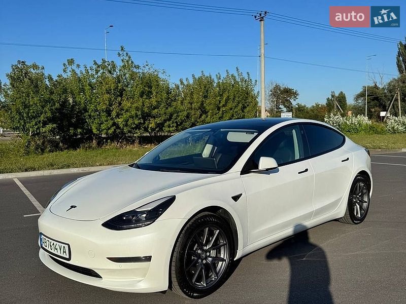 Седан Tesla Model 3 2022 в Виннице