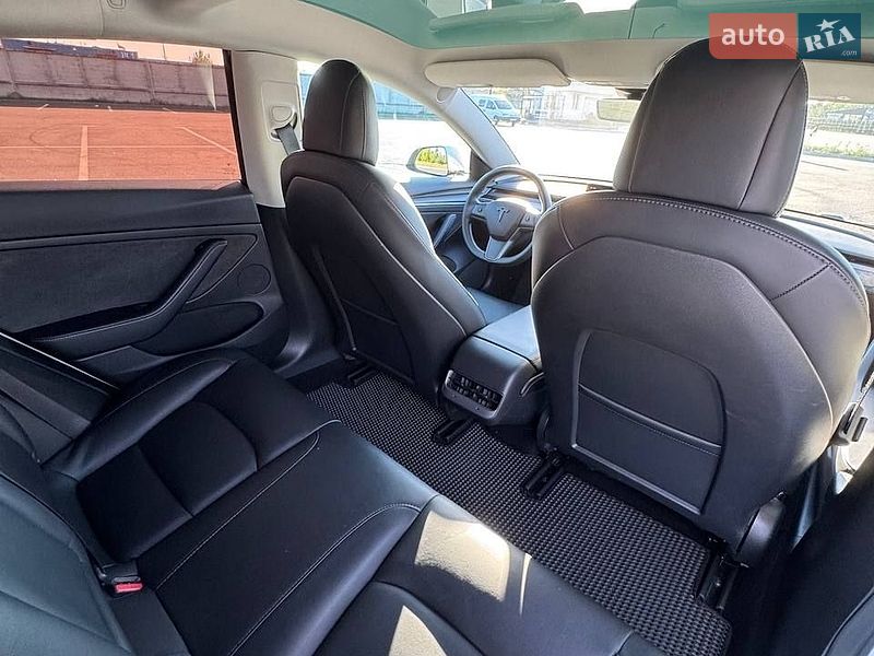 Седан Tesla Model 3 2022 в Виннице