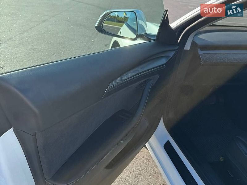 Седан Tesla Model 3 2022 в Виннице