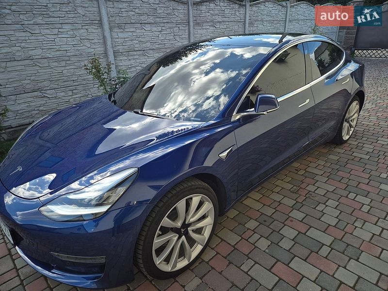 Седан Tesla Model 3 2019 в Ровно