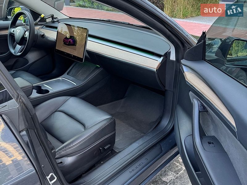 Седан Tesla Model 3 2022 в Киеве
